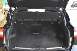 Maserati Levante 3.0 V6 AWD GranLusso 350 pk Facelift Driver ass.Pack 1 | Open dak | Harman/Kardon | Camera | Luchtvering | Carplay | Keyless | DAB | Full LED | 20" / 12