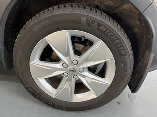 Volvo XC40 2.0 B4 Plus Dark / 14
