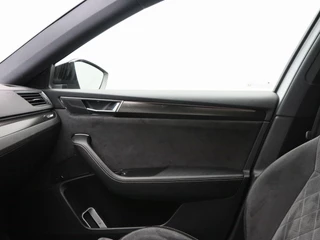 Škoda Superb Combi 1.5 TSi ACT 150 Pk Automaat Sportline Business | Trekhaak | Stoelverwarming | Panorama dak | Camera | Canton Audio | Alcantara | CarPlay | 18 Inch / 40
