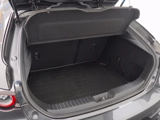 Mazda 3 2.0 SA-X Luxury Trekhaak | Leder | Head-up | All-seasonbanden / 18