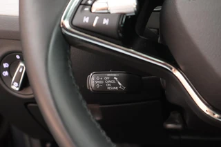 Skoda Superb Combi 1.4 TSI 218pk iV Business Edition Trekhaak Memory Stoelverwarming Virtual Cockpit Navigatie / 17