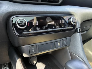 Toyota Yaris 1.5 Hybrid GR SPORT PANODAK STOEL/STUURVERW JBL-AUDIO HEAD-UP 18'' LM-VELGEN PARK-SENSOREN NAVI KEYLESS CAMERA APPLE/ANDROID NL-AUTO 1E-EIG / 25