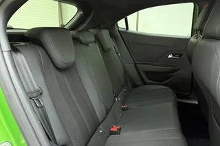 Opel Mokka 1.2 Turbo Level 4 | 130 PK | Trekhaak | Parkeer Camera Achter | Apple Carplay & Android Auto | Airco | DAB+ | Privacy Glas | Zwart Dak | / 16