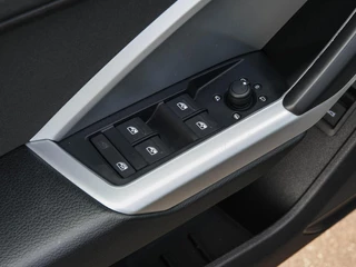 Audi Q3 35 TFSI Advanced | Panoramadak | Matrix LED | Camera | ACC | Virtual Cockpit | Apple CarPlay | Stoel-/stuurverwarming  | Navigatie | 18" | 1e Eig. / 38