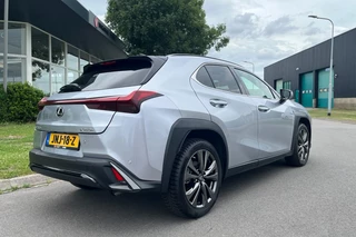 Lexus UX 250h F Sport Line | CAMERA | ADAPTIVE | KEYLESS | CARPLAY / 27