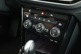 Volkswagen T-Roc 1.5 TSI 150pk DSG Sport Black Style Keyless Camera Virtual Cockpit Navigatie / 33