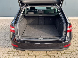 Škoda Superb Combi 1.4 TSI iV AUTOMAAT * Navigatiesysteem * ParkeerCamera * Elek. achterklep * / 9