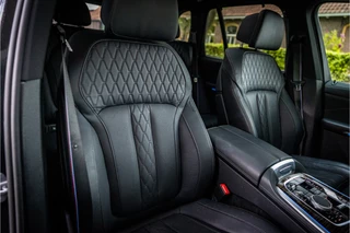 BMW X5 xDrive50e M Sport Pro Dravitgrau Individual Dravit Grau Sky Lounge Soft Close Vierwielbesturing / 37