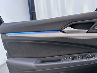 Volkswagen Golf 1.0 TSI 110pk Life Sfeerverlichting Navigatie App-Connect DAB+ / 27