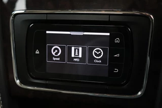 Bentley Flying Spur 6.0 W12 | LEDER | SCHUIFDAK | KERAMISCH | NAIM SOUNDSYSTEM | ENTERTAINMENT ACHTERIN | STOELVERKOELING/VERWARMING | MASSAGE | CAMERA | AIRCO | CRUISE | NAVI | / 42