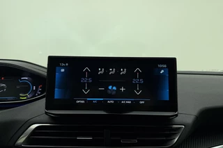 Peugeot 3008 1.2 Hybrid 136 Allure | DEMO | Elektr. achterklep | Navigatie | Achteruitrijcamera | Climate Control | Half lederen bekleding | Keyless Entry / 20