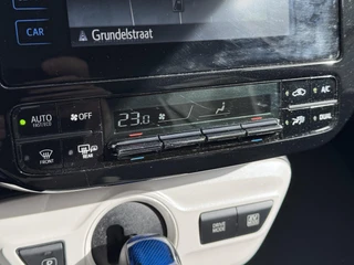 Toyota Prius 1.8 HYBRID FIRST EDITION NAVI STOELVERW AFN-TREKHAAK PARK-SENSOREN BSM CAMERA HUD BLUETOOTH / 19
