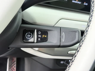 Kia EV4 Fastback GT-PlusLine 81.4 kWh  FULL OPTIONS - *DEMO* - Head-up Display - 360 Camera - Stoelverwarming/ventilatie - Glazen Schuif-/kanteldak - Elektrisch verstelbare voorstoelen - Dodehoekcamera - Fabrieksgarantie tot 2032 Direct leverbaar! / 32