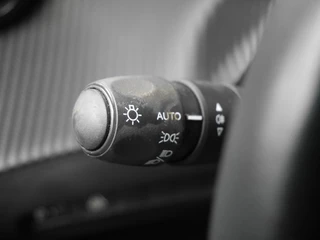 Peugeot 208 1.2 PureTech Active Pack | Lichtmetalen velgen | Parkeersensoren achter | Airconditioning | Cruise control | Getint glas / 14
