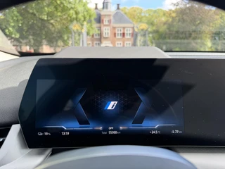 BMW iX1 xDrive30 Launch Edition 67 kWh | HUD | 360 | Keyless | BTW | LED | / 13