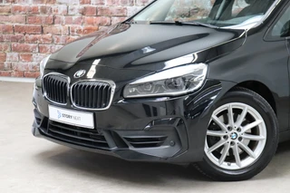 BMW 2 Serie Active Tourer 220i Executive Automaat  / Navigatiesysteem / Adaptieve LED koplampen / Hifi / Stoelverwarming / 16 Inch / Parkeersensoren voor+achter / Bluetooth / Cruise Control / Elektrische Achterklep / Verstelbare Achterbank / 2