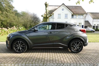 Toyota C-HR 1.8 Hybrid Executive  | Dealer onderhouden | NAVI | Camera | Trekhaak | Cruise control | / 8
