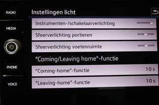 Volkswagen T-Roc 1.5 TSI Style | IQ LIGHT | STOELVERWARMING | CLIMA | APP CONNECT | DAB | PDC / 48