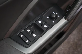 Audi Q3 Sportback 45 TFSIe 245pk S Edition S-Line LED Camera Keyless Navigatie Stoelverwarming / 15