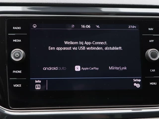 Volkswagen T-Roc 1.5 TSi Sport 150 Pk | Trekhaak | Adaptive Cruise | Camera | CarPlay | Panorama dak | 17 Inch | 159.197 Km !! / 26