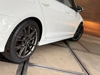 Volkswagen Golf Variant 1.4 TSI R-line | 150pk | DSG Camera | Licht+Zicht | Ambient | Winter Pakket / 35