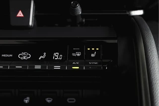 Toyota C-HR 1.8 Hybrid 140 Dynamic  | Dig. Cockpit | Adapt. Cruise | Winterpakket | PDC | Camera | NAV + App. Connect | ECC | DAB | LM 18" | 2989 / 29