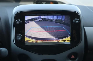 Toyota Aygo FIRST 5-DEURS LMV APPLE/ANDROID PRIVACY-GLASS LED AIRCO CAMERA BLUETOOTH DEALER-ONDERHOUDEN NL-AUTO / 25