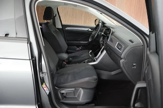 Volkswagen T-Roc 1.0 TSI 110pk Style Trekhaak LED Virtual Cockpit Navigatie / 12