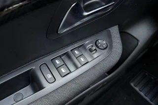 Peugeot 208 1.2 Turbo 100 Style Camera l Bluetooth l Apple Carplay & Android Auto l PDC achter l LED verlichting l Navigatie full-map l Rijstrook sensor / 16