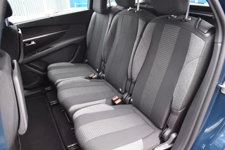Peugeot 5008 PureTech 130 EAT8 Automaat GT 7-persoons | Navigatie via Carplay & Android Auto | Achteruitrijcamera | Parkeersensoren v+a | Stoelverwarming | Climate Control | Keyless Start | DAB | Isofix Bevestigingspunten | Lichtmetalen Velgen | Zeer Compleet!!! / 25