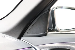 BMW 5 Serie Touring 520i High Executive M Sport Pakket Automaat  / Trekhaak / Panoramadak / Stoelverwarming / Nappa Leder / Comfortstoelen / Achteruitrijcamera / Apple Carplay / Driving Assistant / Cruise Control / Navigatie Professional / Adaptief Onderstel / 32
