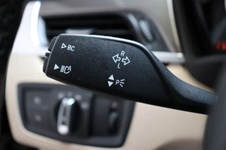 BMW X1 xDrive25i High Executive xLine Automaat  / Navigatiesysteem Plus / Driving Assistant Plus / Trekhaak / Panoramadak / Park Assistant / Leder / Park Assistant / AWD / 18 Inch / Head-Up Display / Stoelverwarming / Hifi / Parkeersensoren / Climate Control / LED / 39