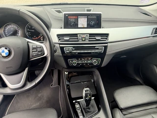 BMW X1 xDrive20i High Executive  | Afn. trekhaak | Pano | LED | Leder | Sportstoelen | Apple/Android | Stoelverwarming / 30