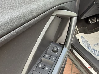 Audi Q3 45 TFSI e Hybrid 245pk S edition S-line Keyless | Camera / 37
