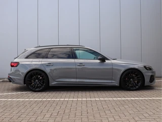 Audi A4 Avant RS4  | RS Dynamic | Pano | B&O | Massage / 26