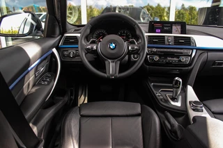 BMW 3-serie Touring 320i M Sport Edition | 2e eigenaar | NL auto | Camera | HiFi audio | Stoelverwarming | DAB | Head-up | Cruise control | LED | Park Assistant | PDC | Navigatie / 11