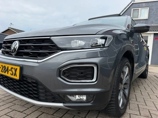 Volkswagen T-Roc 1.5 TSI Sport Business R-Line / Pano / ACC / Led / IQ Drive / Camera / Trekhaak . / 18