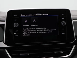 Volkswagen T-Roc 1.5 TSi 150 Pk Automaat R-Line Business | Trekhaak | Stoelverwarming | Camera | Adaptive Cruise | Carplay | Navigatie | 17 Inch | 20.604 Km !! / 30