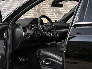 Audi Q7 3.0 TFSI quattro S-Line Panoramadak B&O Advanced Nachtzicht Luchtvering Leder ACC HUD Virtual Cockpit Soft-Close Achterasbesturing Trekhaak 21" / 10
