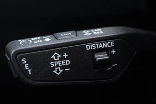 Audi Q4 e-tron 40 e-tron 204 PK l Adaptive Cruise / 21