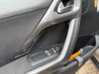Peugeot 2008 1.2 Puretech Blue Lion Automaat ''Trekhaak - PDC - Navi '' / 11