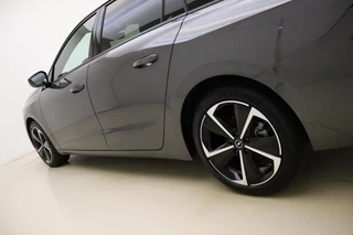 Opel Astra Sports Tourer 1.2 Turbo Hybrid GS 145 PK  Automaat | Navigatie | Climate control | Camera | Stoel & Stuurverwarming | Keyless | Lichtmetalen velgen | Extra getint glas / 18