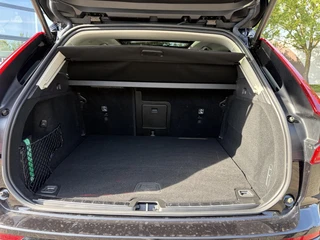 Volvo XC60 2.0 T8 Plug-in hybrid AWD Plus Dark / 14