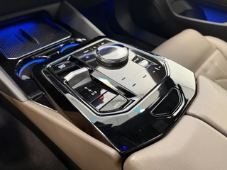 BMW i5 eDrive40 84 kWh  Head-Up ACC PDC Trekhaak M-Sport Leder 24 Maanden garantie* (Vraag naar de voorwaarden) / 22