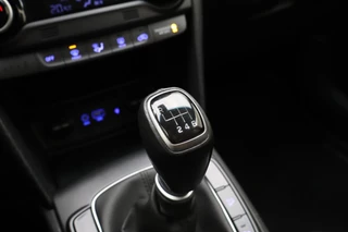 Hyundai Kona 1.0T 120pk Fashion | Navigatie | Trekhaak | Climate control | Achteruitrijcamera | Cruise control | Keyless | Lichtmetalen velgen | Parkeersensoren / 25