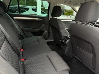 Škoda Superb COMBI 1.5 TSI ACT Business Edition - Automaat Stoelverw. Navi Camera 17inch LMV / 16