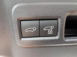 Toyota bZ4X DYNAMIC 71KWH BI-TONE PANO-DAK STOEL/STUURVERW BLIND-SPOT 360° CAMERA EL-ACHTERKLEP WARMTEPOMP / 18