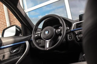 BMW 3-serie Touring 320i M Sport Edition | 2e eigenaar | NL auto | Camera | HiFi audio | Stoelverwarming | DAB | Head-up | Cruise control | LED | Park Assistant | PDC | Navigatie / 20