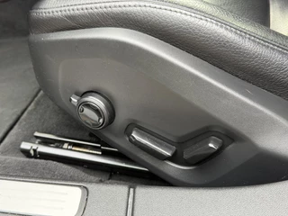 Volvo V60 Inscription 2.0 T4 190PK Automaat Navigatie, Leder, Elektrische Voorstoelen, Keyless, Elektrische Kofferklep, Stoelverwarming, Parkeersensoren, Trekhaak 13P automatisch wegklapbaar / 17