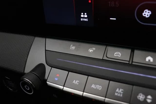 Opel Astra 1.2 Turbo 145pk Hybrid GS 145 PK Automaat | Navigatie | Panoramisch schuif/kanteldak | Stoel & Stuurverwarming | Climate control | Rondomzicht camera | Extra getint glas | 18" Lichtmetalen velgen / 33